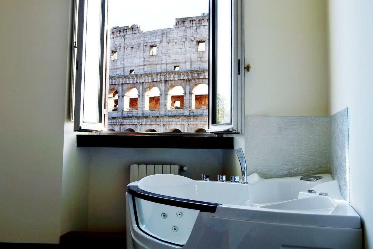 Jacuzzi In Front Of The Colosseum Apartment Rome Bagian luar foto