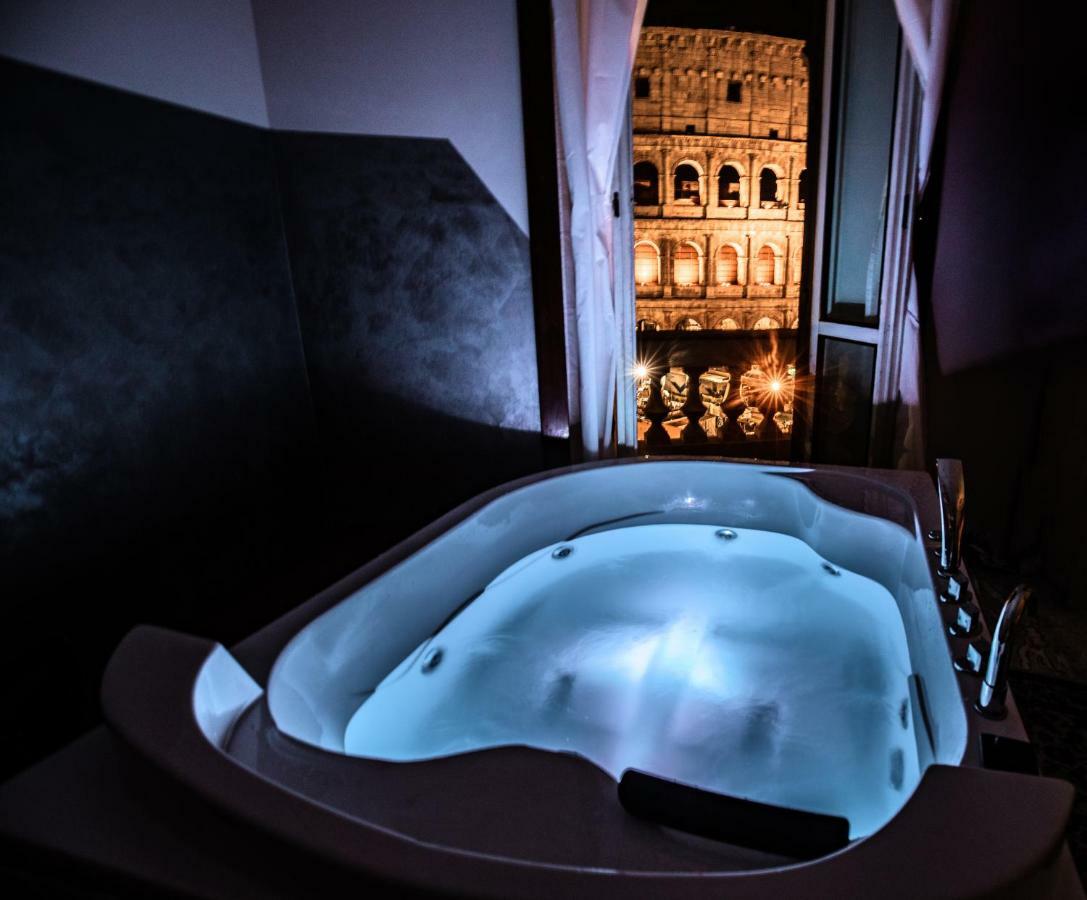 Jacuzzi In Front Of The Colosseum Apartment Rome Bagian luar foto